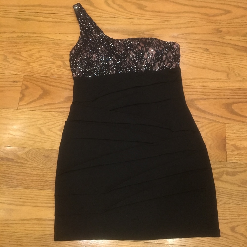 City triangle junior one shoulder dress.